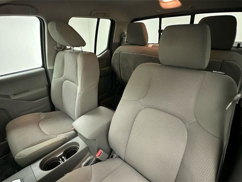 Used 2020 Nissan Frontier SV image 9