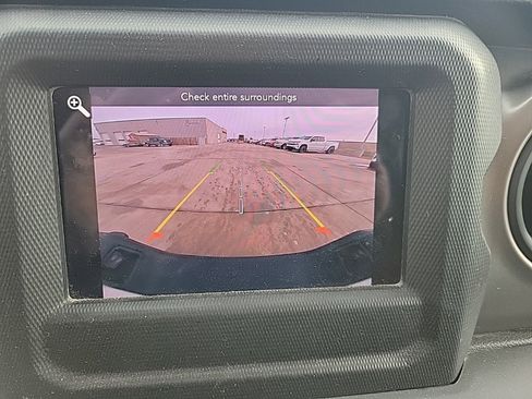 Used 2021 Jeep Gladiator Sport image 15