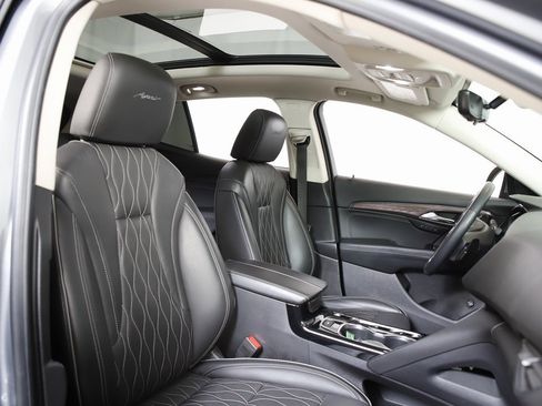 Used 2022 Buick Envision Avenir w/ Technology Package II image 7