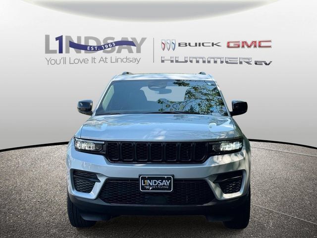 Used 2025 Jeep Grand Cherokee Altitude AWD/4WD image 7