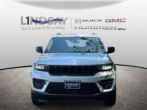 Used 2025 Jeep Grand Cherokee Altitude AWD/4WD image 7