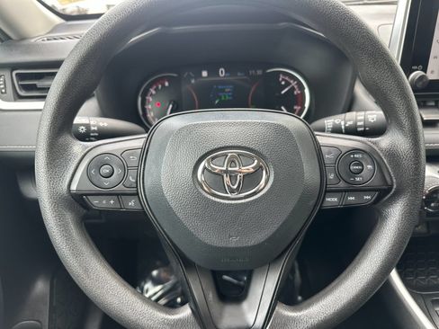 Used 2025 Toyota RAV4 XLE AWD/4WD image 25
