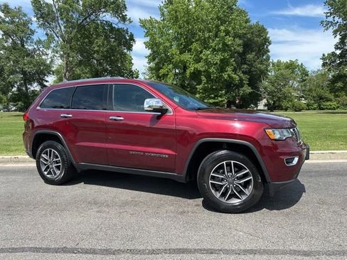 Used 2019 Jeep Grand Cherokee Limited AWD/4WD image 2