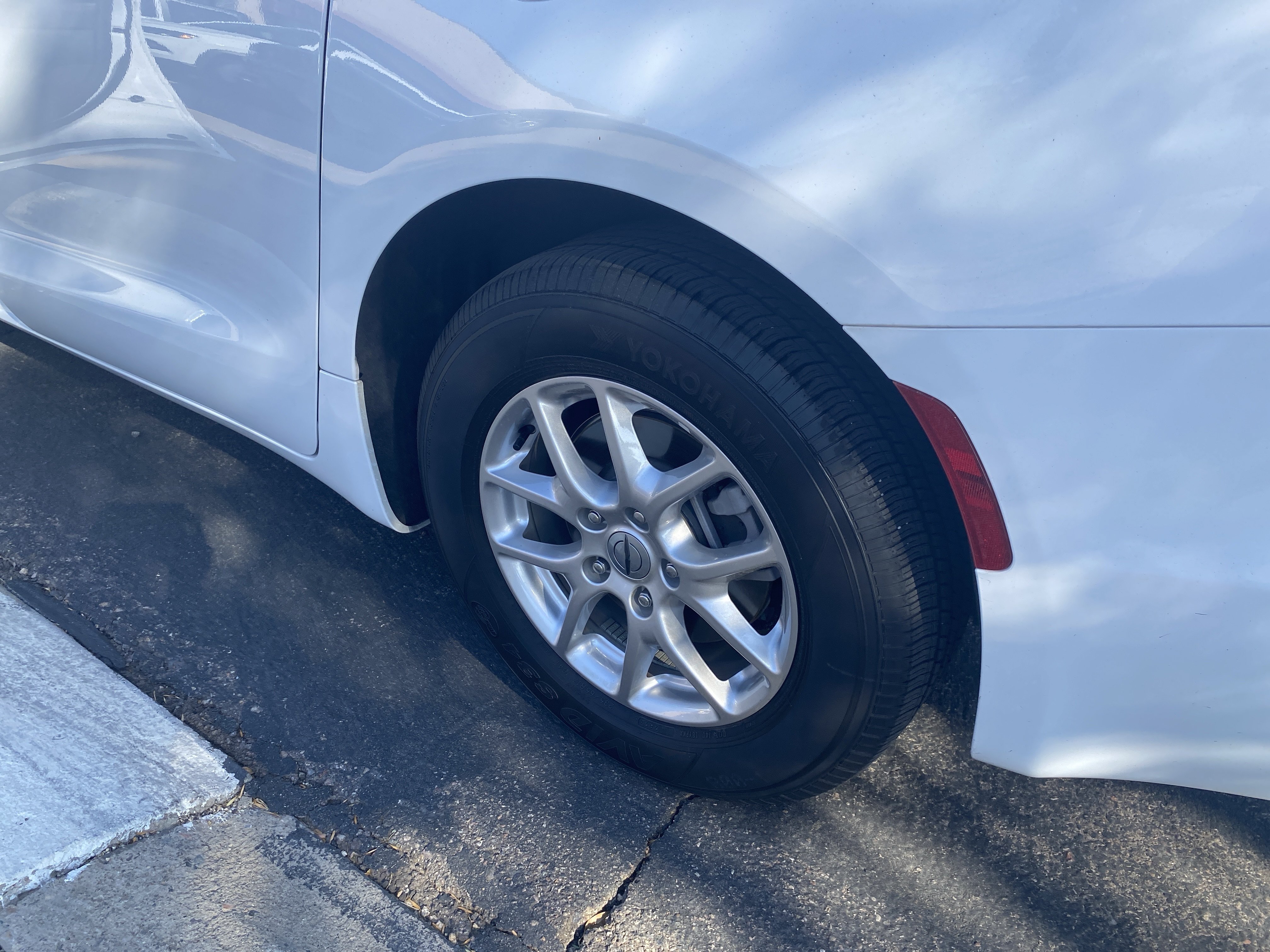 Used 2025 Chrysler Pacifica Select FWD image 19