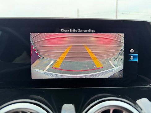 Used 2020 Mercedes-Benz GLB 250 4MATIC w/ Premium Package image 19