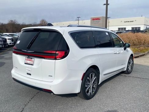 New 2026 Chrysler Pacifica Pinnacle AWD/4WD image 8