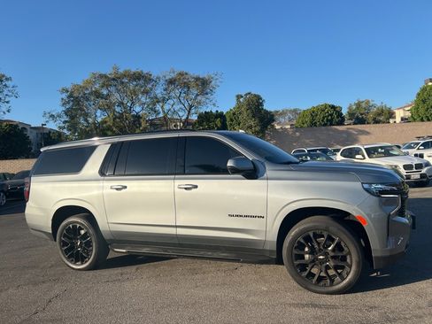 Used 2024 Chevrolet Suburban RST w/ Luxury Package image 2