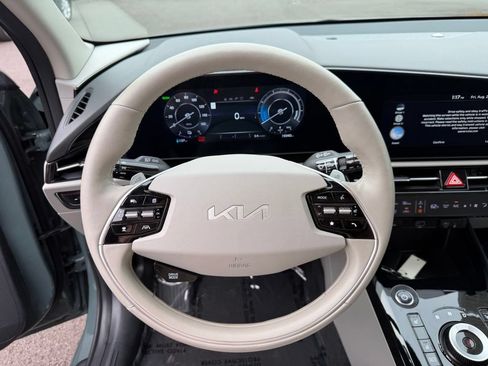Used 2023 Kia Niro Wind w/ Wind Preserve Package FWD image 18