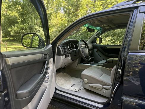 Used 2006 Toyota 4Runner SR5 AWD/4WD image 51