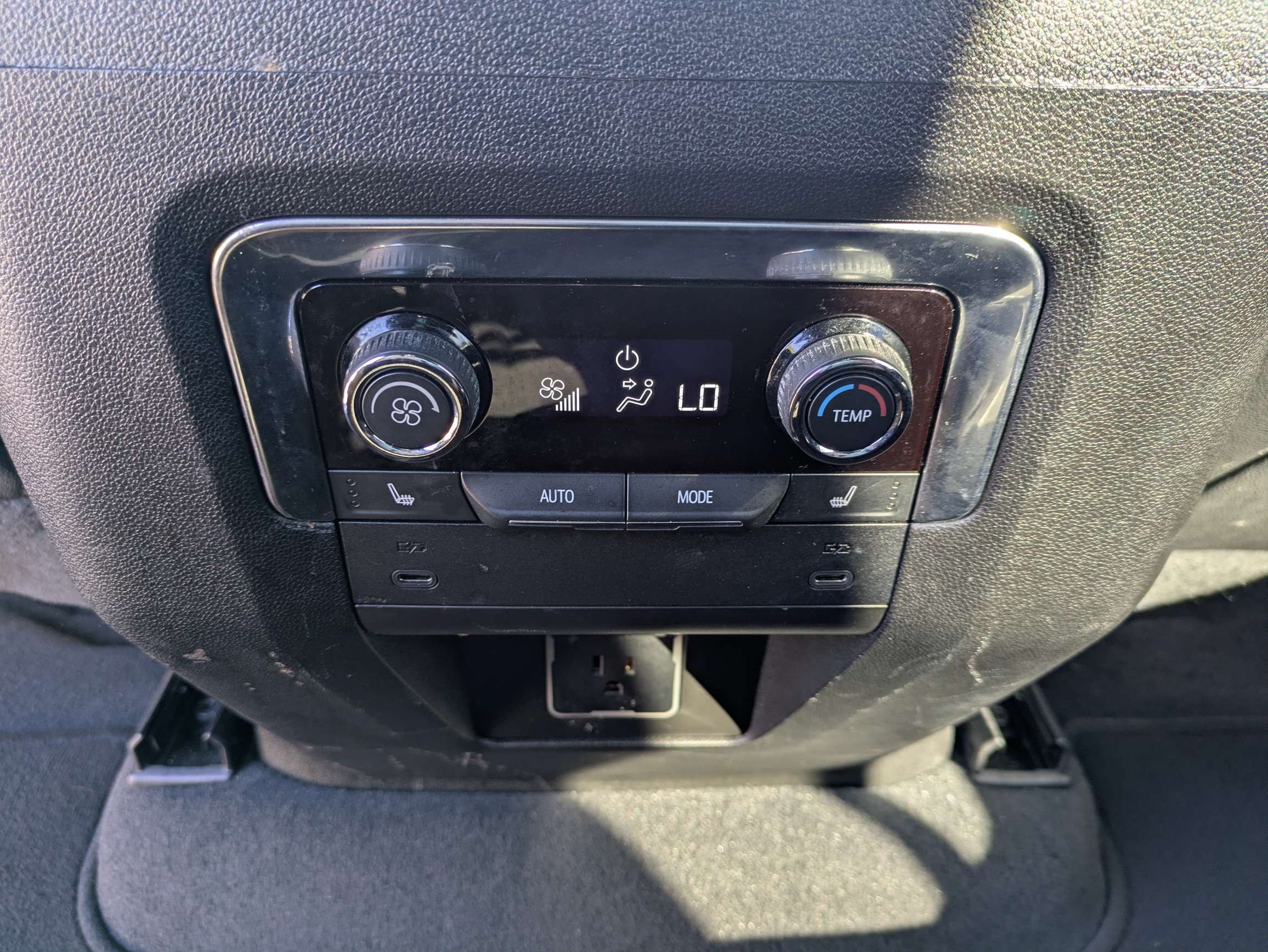 Used 2026 Chevrolet Suburban LT w/ Comfort Package AWD/4WD image 18