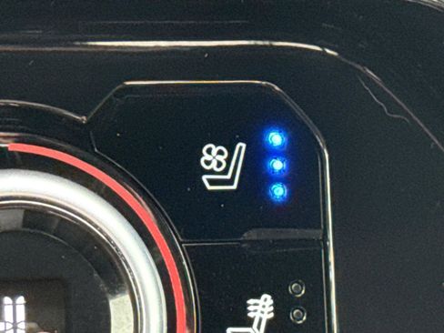 Used 2023 GMC Sierra 1500 AT4 w/ AT4 Premium Package image 28