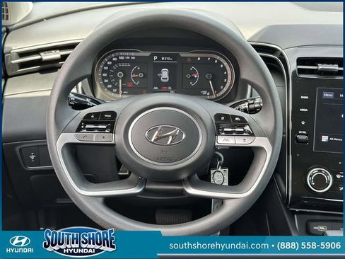 Used 2024 Hyundai Tucson SE image 16