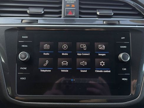 Used 2018 Volkswagen Tiguan SE AWD/4WD image 50