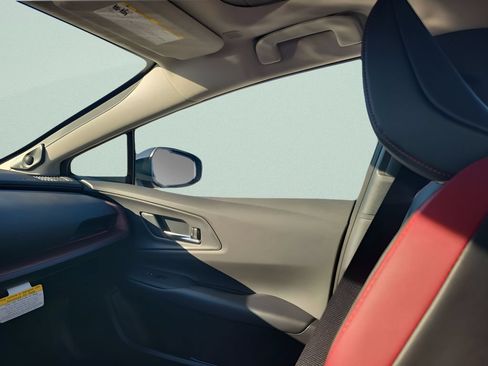 New 2026 Toyota Prius Plug-In Hybrid FWD image 11