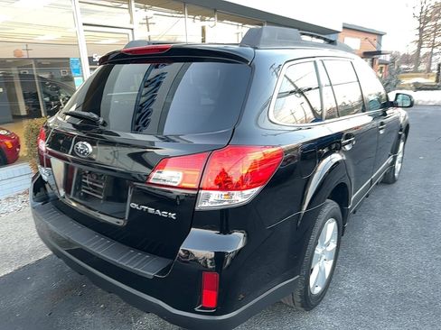 Used 2010 Subaru Outback 2.5i Limited w/ Popular Equipment Group 1B image 3