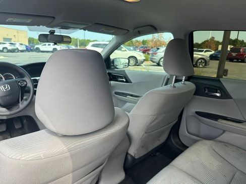 Used 2017 Honda Accord LX image 10