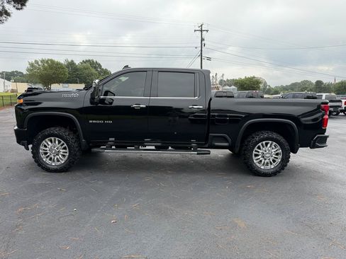Used 2020 Chevrolet Silverado 2500 High Country w/ Technology Package AWD/4WD image 2