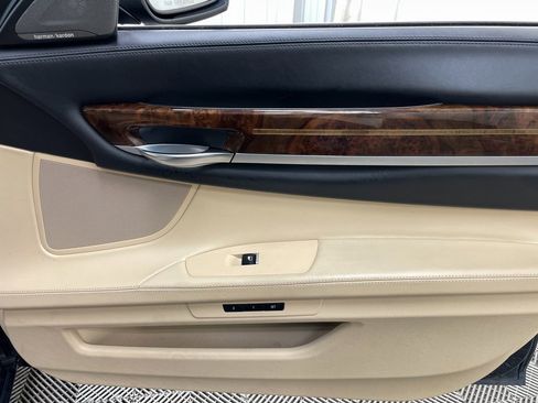 Used 2015 BMW 750Li xDrive image 41