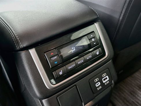 Used 2023 Subaru Ascent Limited w/ Technology Package AWD/4WD image 27