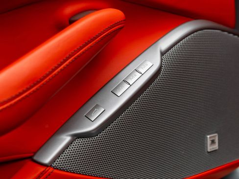 Certified 2019 Ferrari Portofino RWD image 15