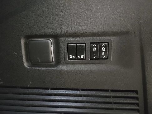 Used 2021 GMC Yukon XL Denali AWD/4WD image 56