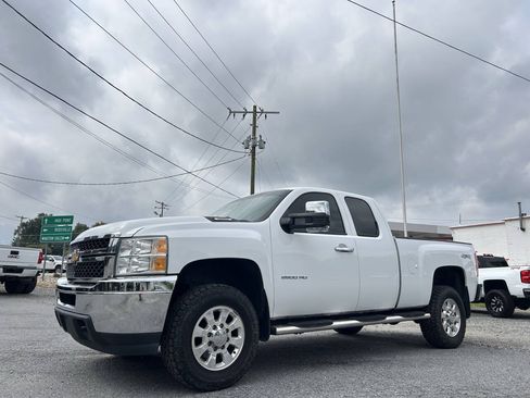 Used 2013 Chevrolet Silverado 2500 W/T AWD/4WD image 1