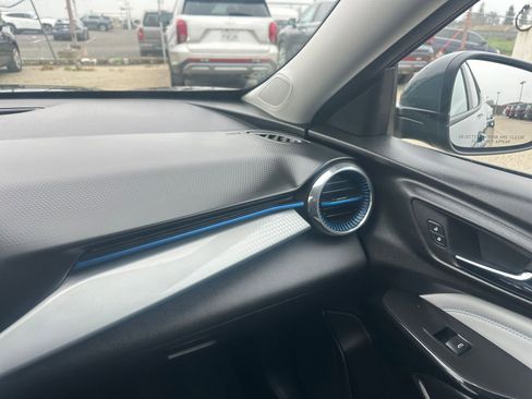 Used 2025 Chevrolet Trax LT w/ LT Convenience Package image 36