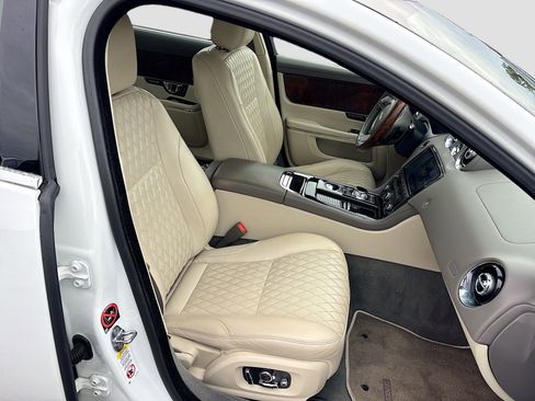 Used 2017 Jaguar XJ L Portfolio image 15