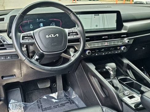 Certified 2025 Kia Telluride LX FWD image 5