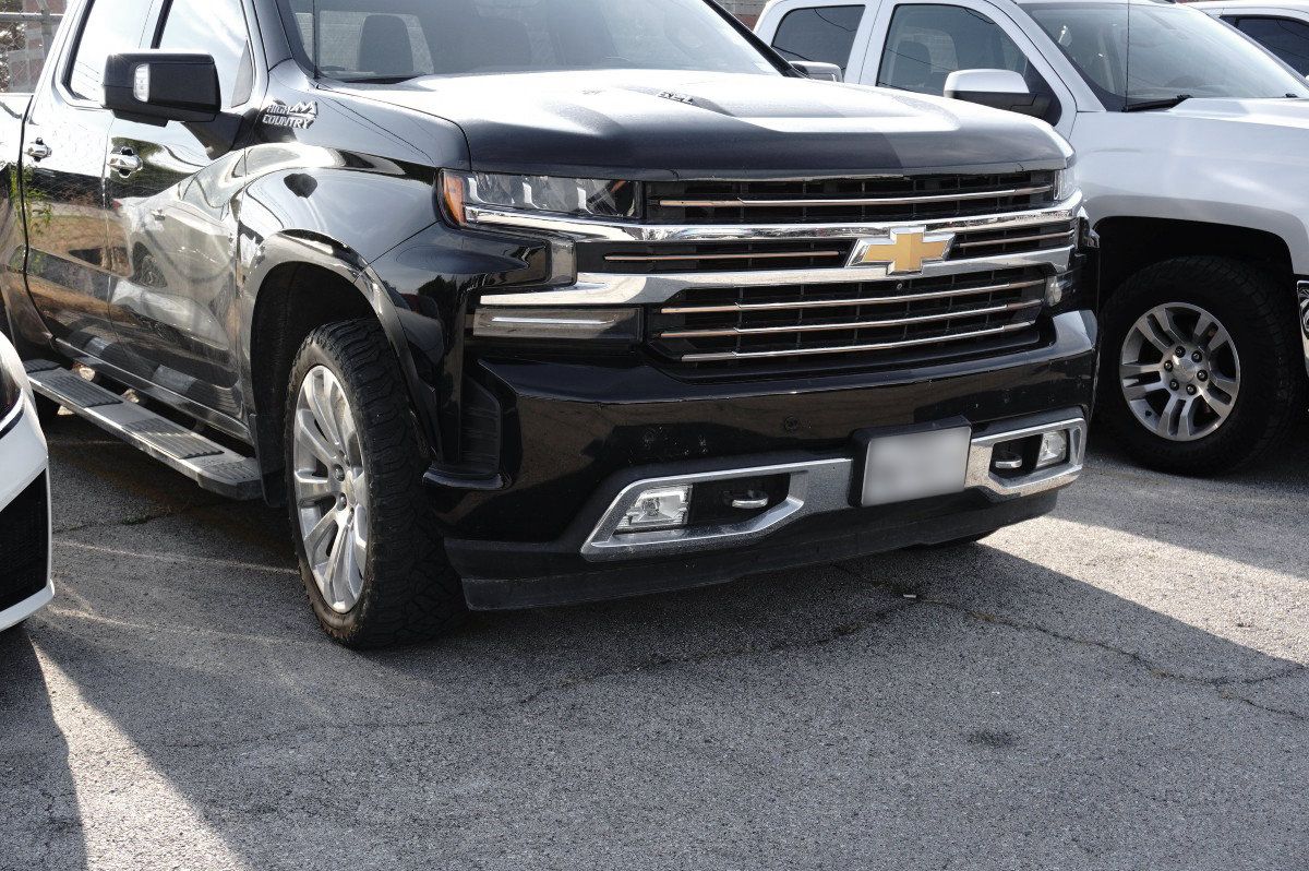 Used 2021 Chevrolet Silverado 1500 High Country w/ Technology Package AWD/4WD image 2