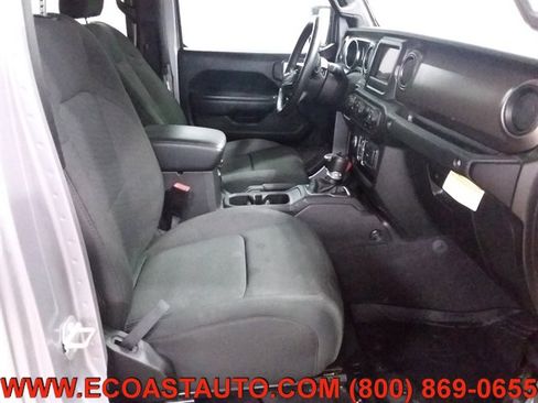Used 2021 Jeep Gladiator Willys image 12