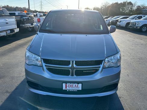 Used 2016 Dodge Grand Caravan SE image 7