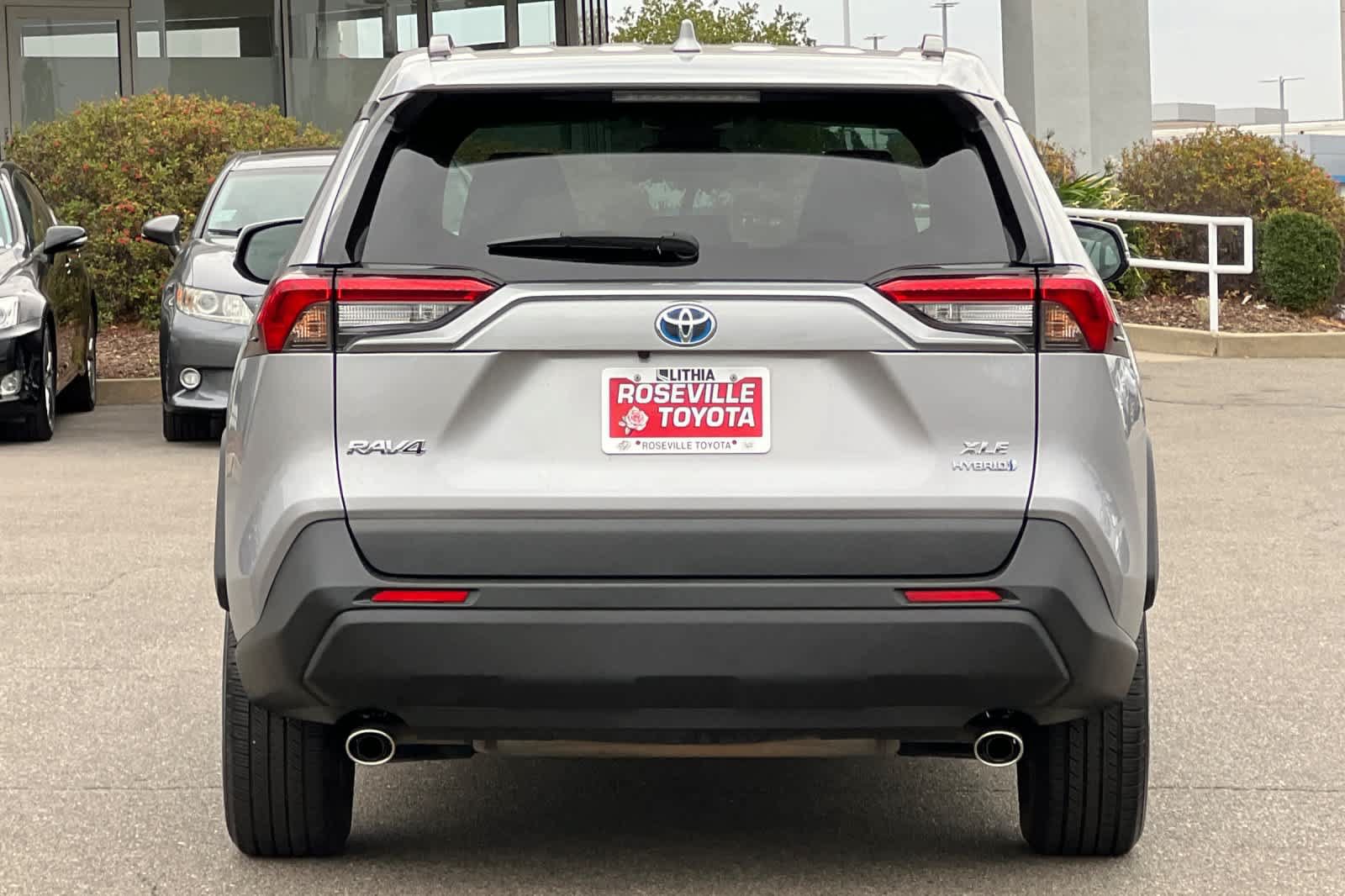 Used 2022 Toyota RAV4 XLE w/ Convenience Package AWD/4WD image 8