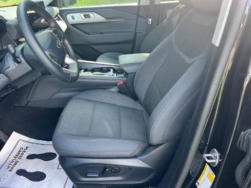 Used 2025 Ford Explorer Active image 10