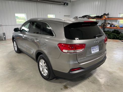 Used 2017 Kia Sorento FWD w/ LX Convenience Package image 5