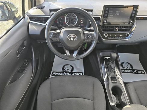 Used 2022 Toyota Corolla LE image 3