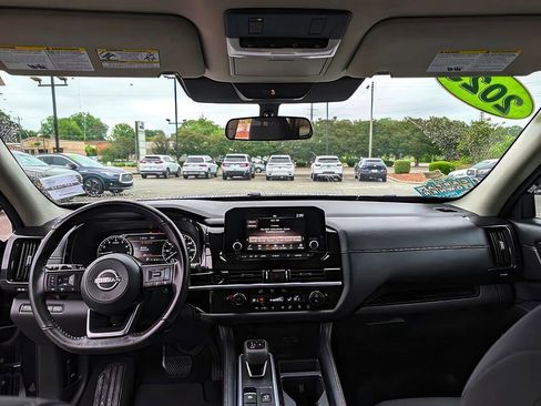 Used 2025 Nissan Pathfinder SV AWD/4WD image 43