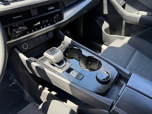 Used 2023 Nissan Rogue SV image 13