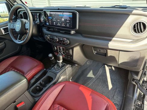 Used 2024 Jeep Wrangler Unlimited Rubicon image 17