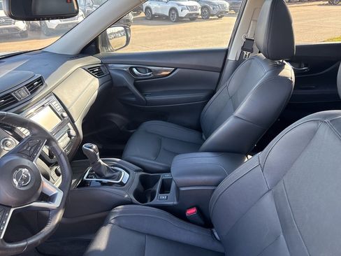 Used 2017 Nissan Rogue SL w/ SL Premium Package image 30