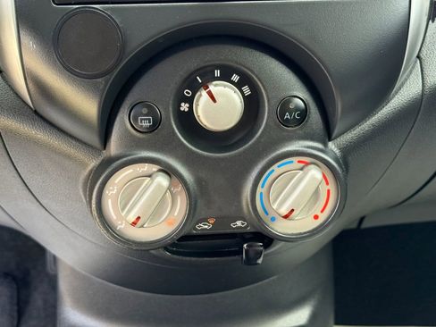 Used 2012 Nissan Versa SV FWD image 21