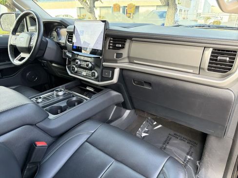 Used 2024 Ford Expedition Max XLT image 37