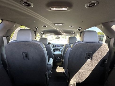 Used 2022 Buick Enclave Premium image 24