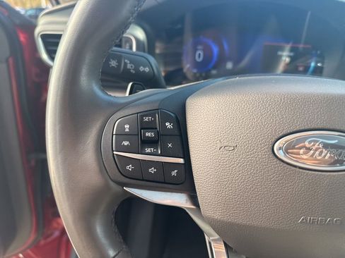 Used 2020 Ford Explorer Platinum w/ Premium Technology Package image 15