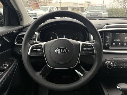 Used 2019 Kia Sorento LX image 14