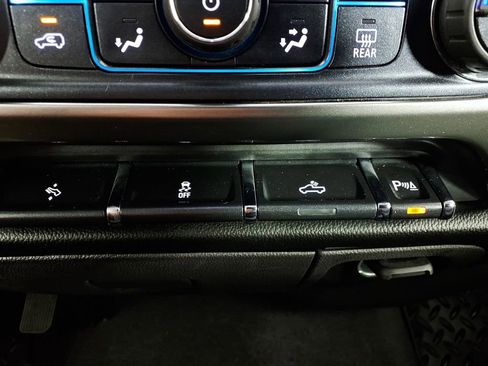 Used 2018 Chevrolet Silverado 1500 LT w/ Texas Edition AWD/4WD image 22