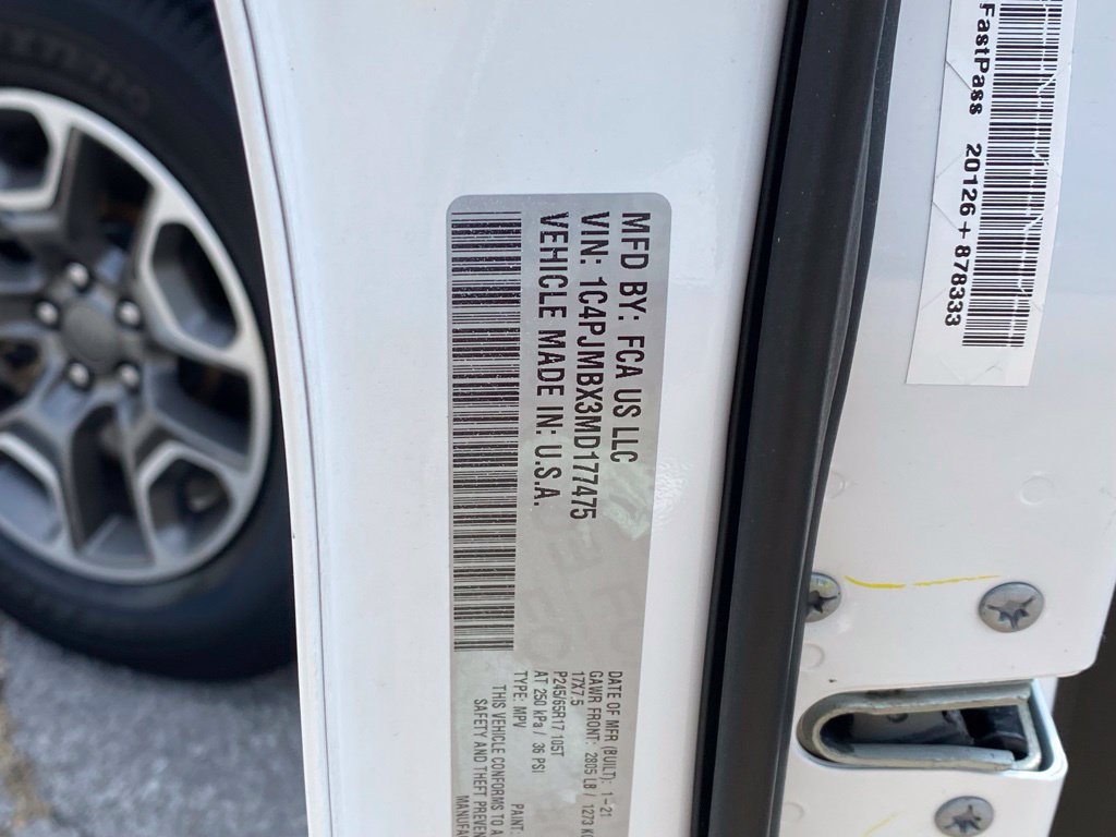Used 2021 Jeep Cherokee Trailhawk AWD/4WD image 30