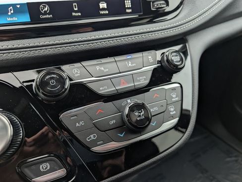 New 2026 Chrysler Pacifica Select w/ S Appearance Package image 27