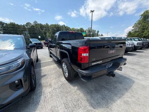 Used 2018 GMC Sierra 2500 Denali w/ Duramax Plus Package AWD/4WD image 12