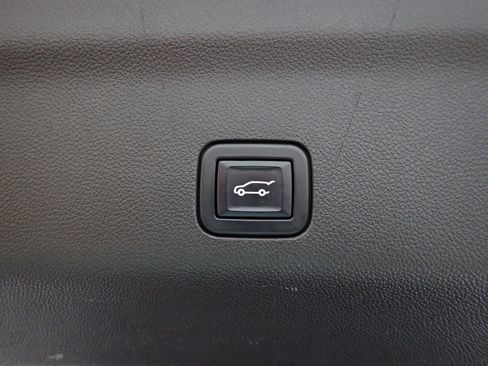 Used 2022 Chevrolet Tahoe Z71 w/ Off-Road Capability Package AWD/4WD image 18